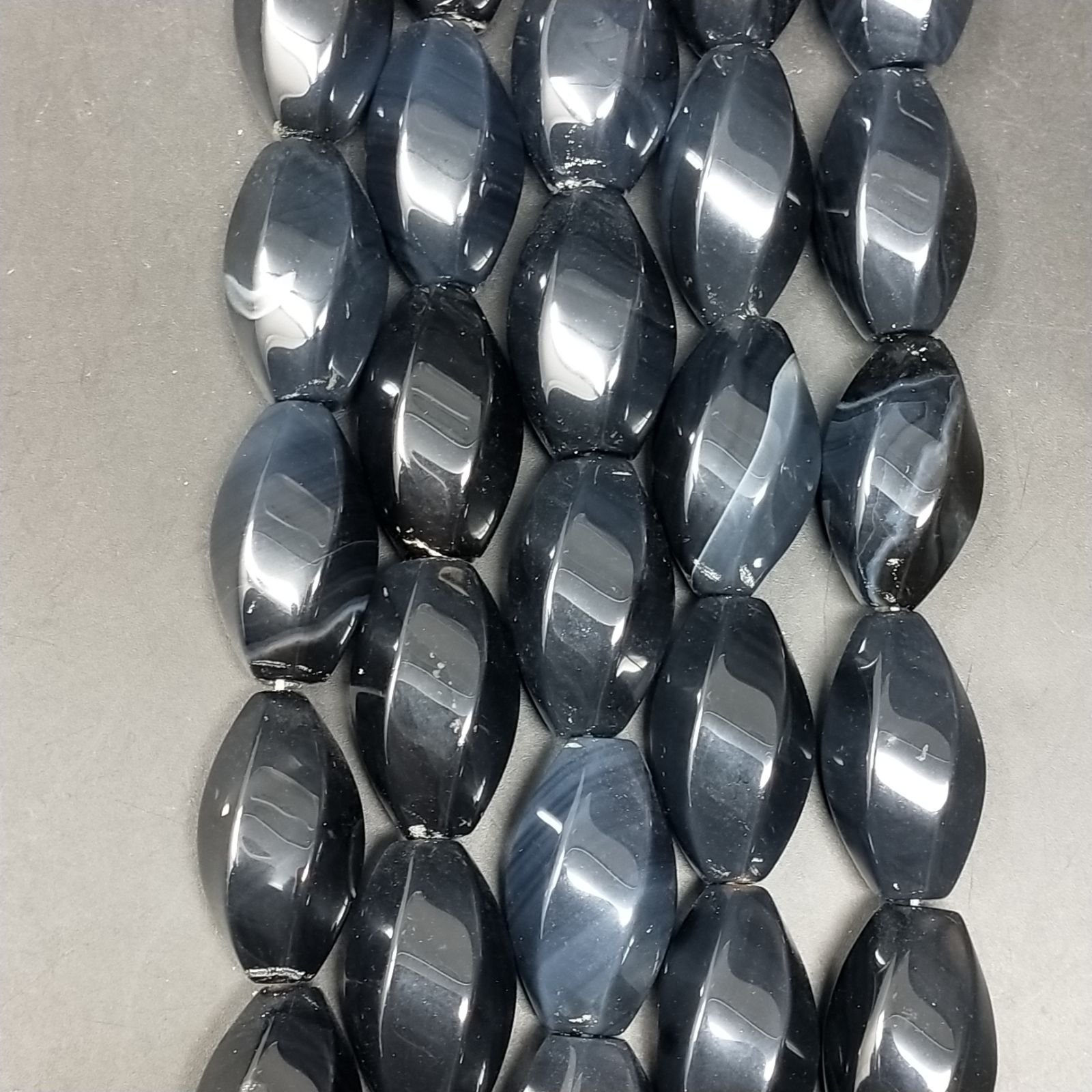 Onice Nera Naturale in Perline Forma Ovale Twist Liscio Foro Passante 14X24mm