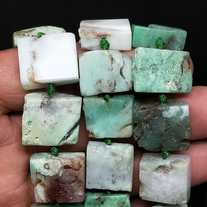 Crisoprasio Naturale Perline Forma Quadrato Piatto Grezzo Liscio Foro Passante 15-18mm Crisoprasio Naturale Perline Forma Quadrato Piatto Grezzo Liscio Foro Passante 15-18mm