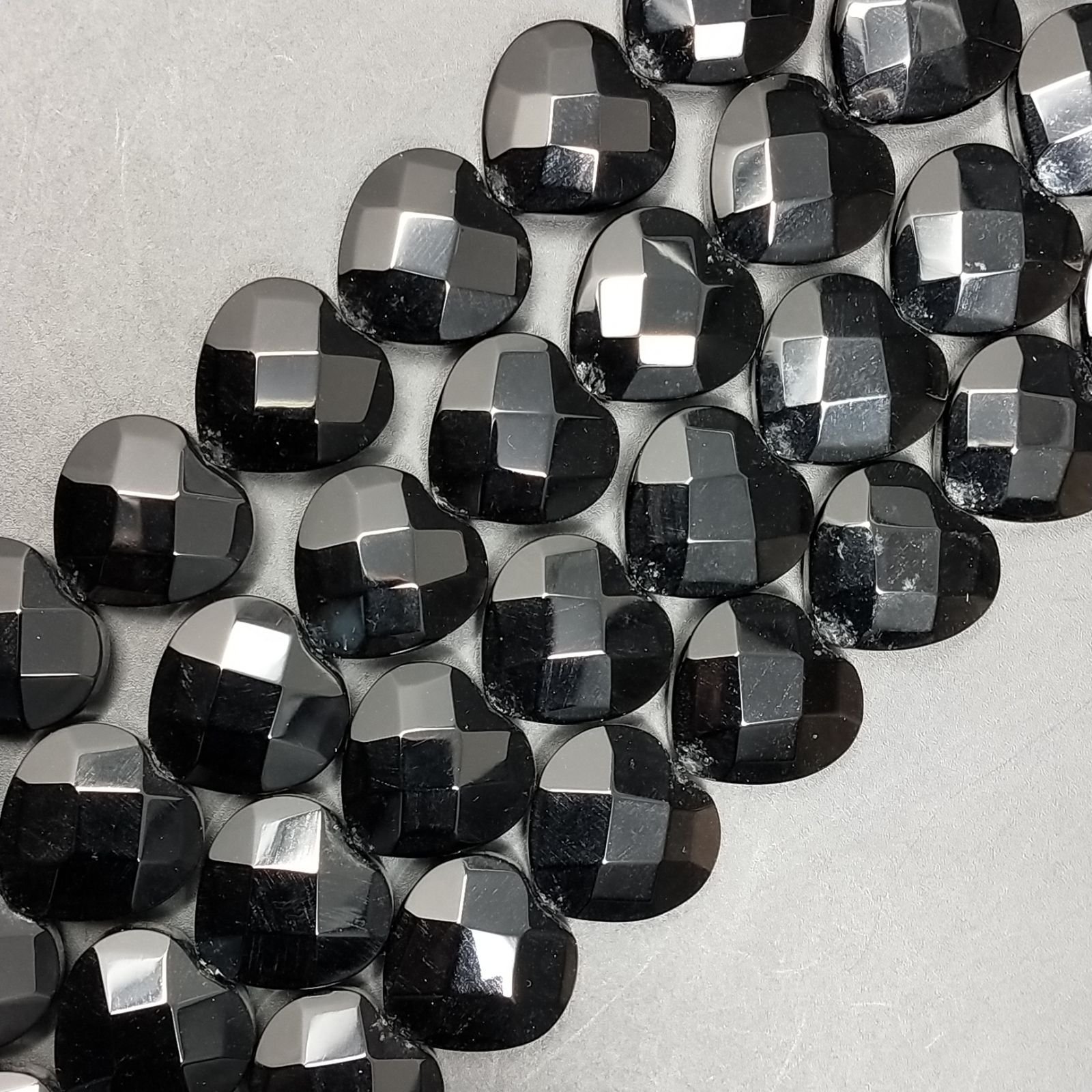 Onice Nera Perline Forma Cuore Piatto Sfaccettato a Mano Foro Passante 16mm