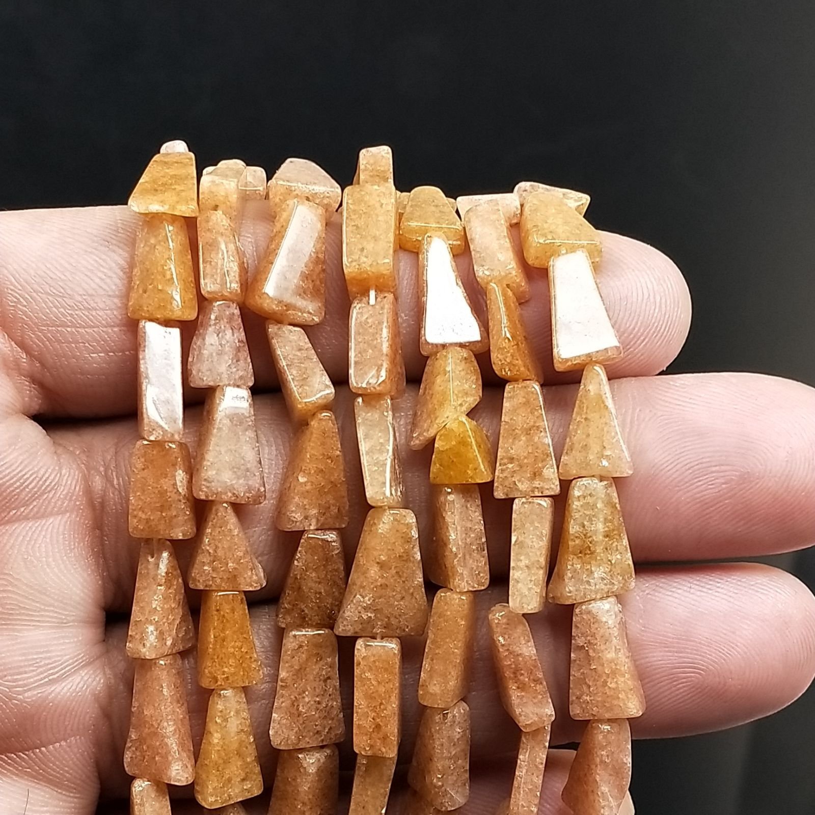 Avventurina Arancio Naturale in Perline Forma Triangolo Piatto Liscio Foro Passante Irregolare