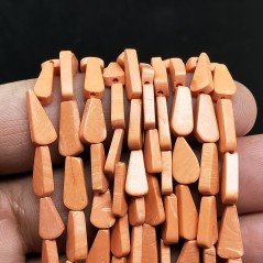 Pasta di Corallo in Perline Forma Triangolo Piatto Liscio Foro Passante Irregolare