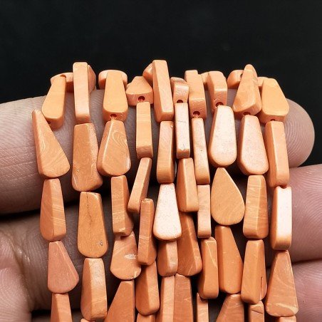 Pasta di Corallo in Perline Forma Triangolo Piatto Liscio Foro Passante Irregolare