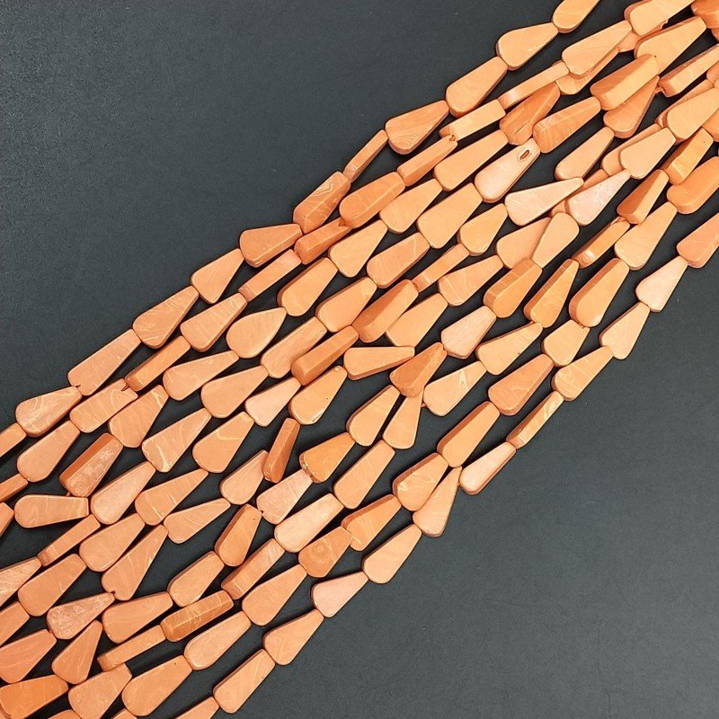 Pasta di Corallo in Perline Forma Triangolo Piatto Liscio Foro Passante Irregolare Pasta di Corallo in Perline Forma Triangolo Piatto Liscio Foro Passante Irregolare