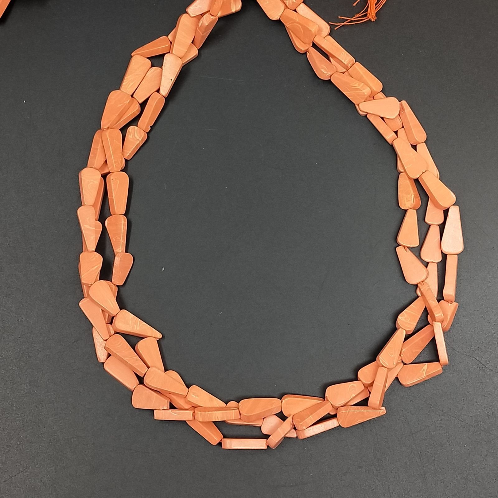 Pasta di Corallo in Perline Forma Triangolo Piatto Liscio Foro Passante Irregolare
