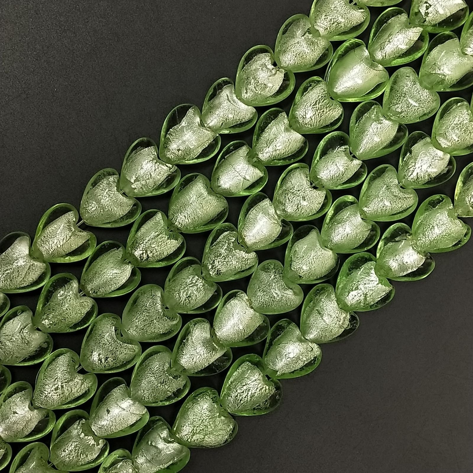 Perline in Vetro Stile Murano Verde Forma Cuore Piatto Liscio Foro Passante 15mm