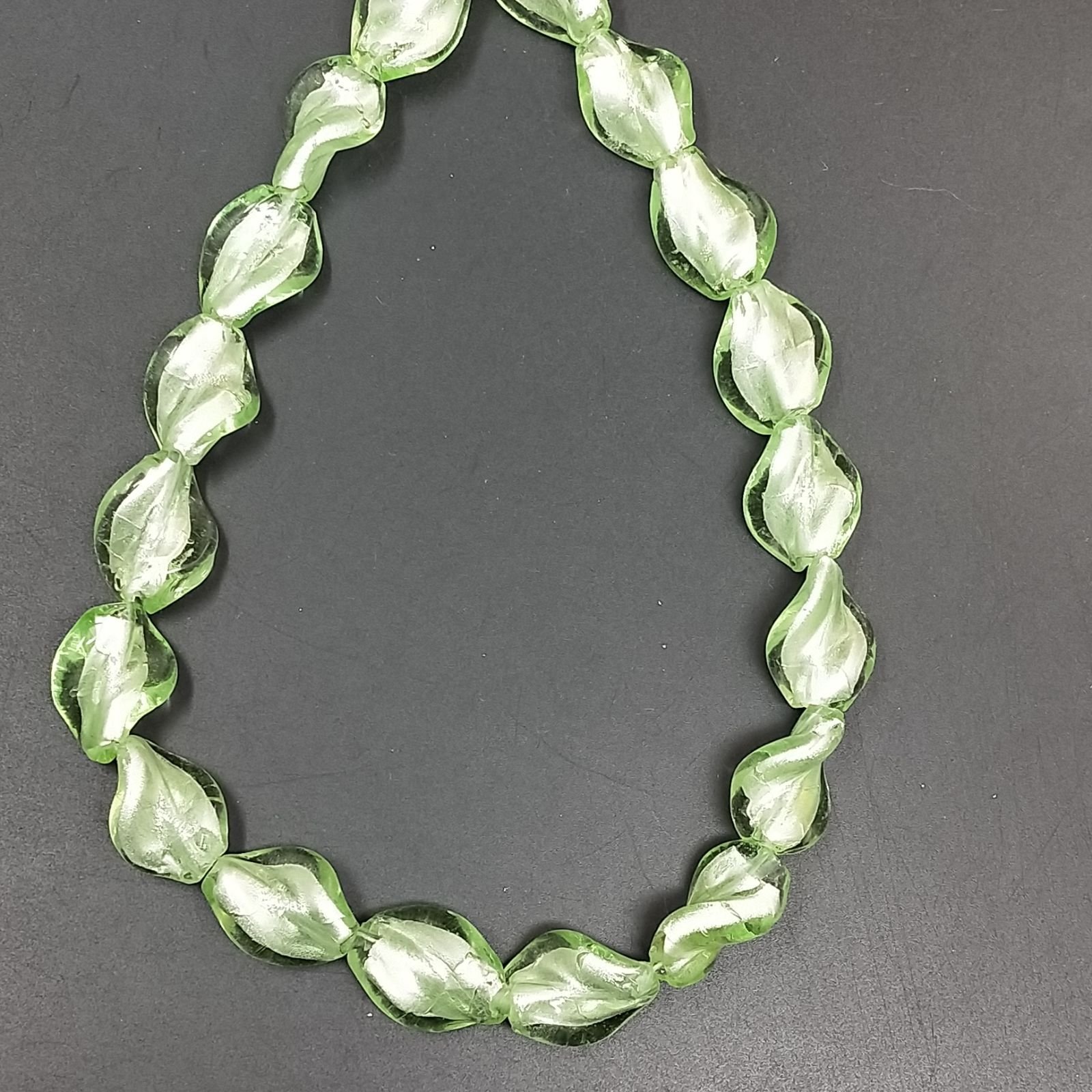Perline in Vetro Stile Murano Twist Verde 14X19mm Liscio Foro Passante