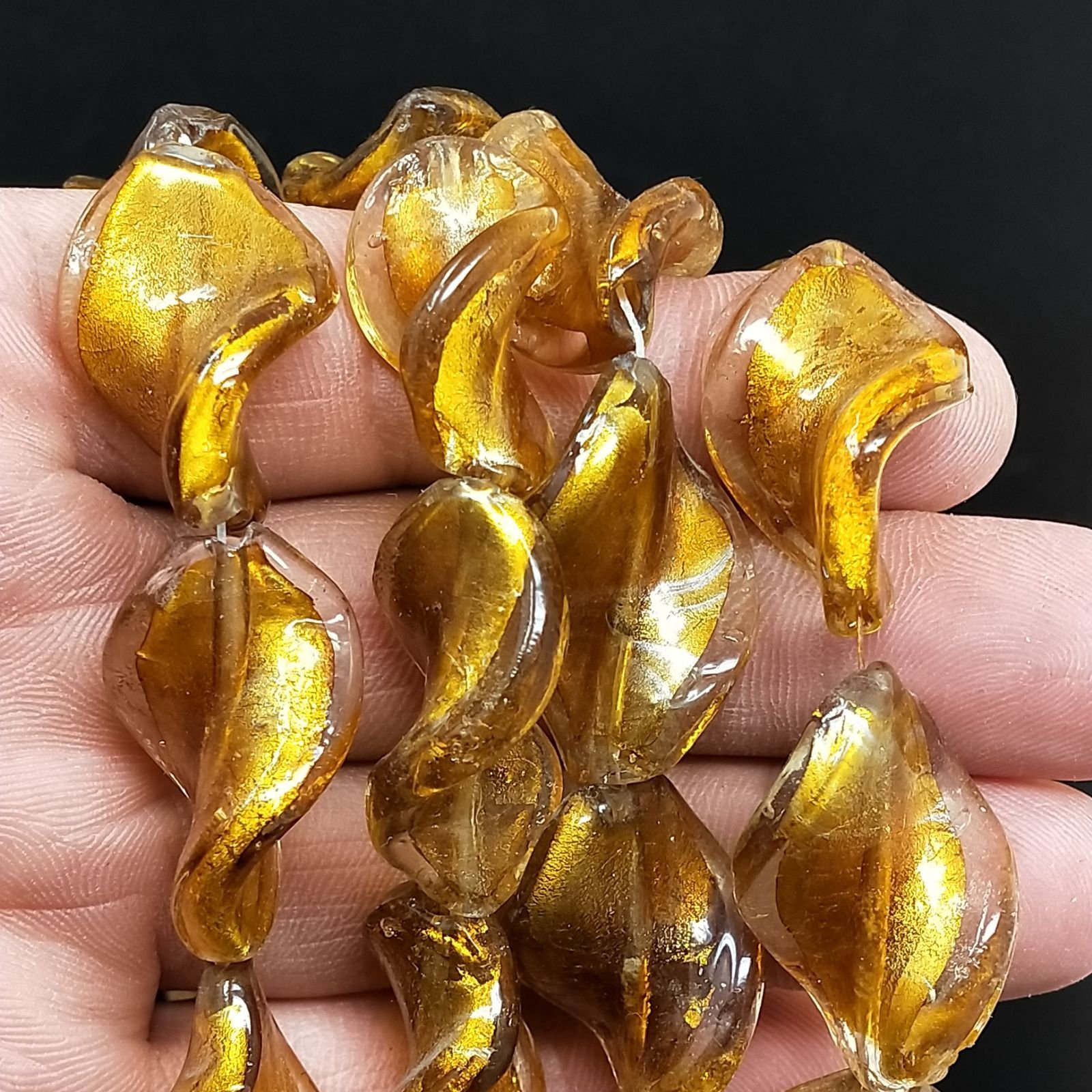 Perline in Vetro Stile Murano Twist Giallo Oro 29X19mm Liscio Foro Passante