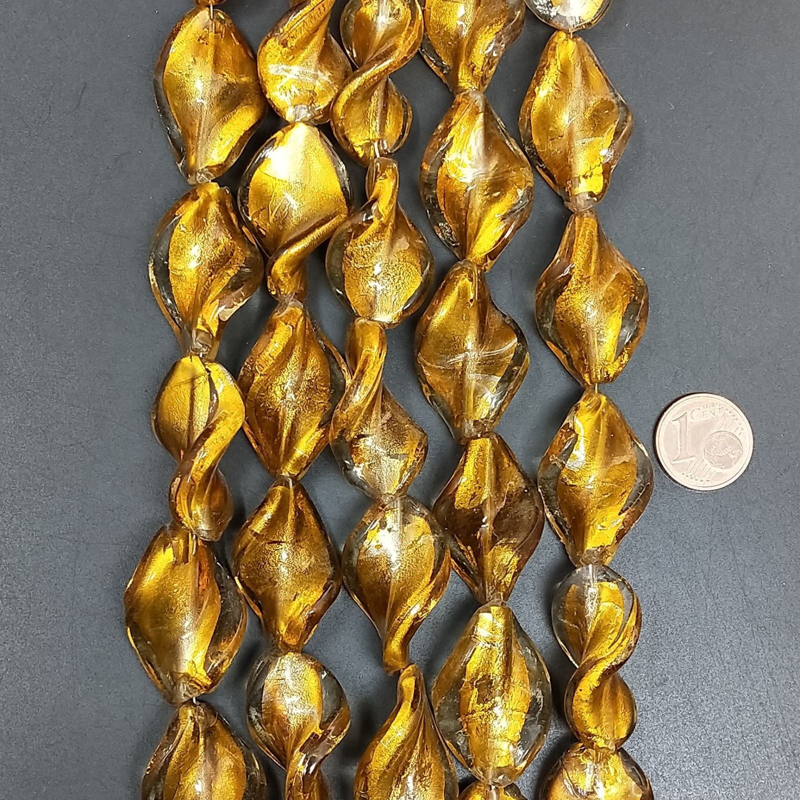 Perline in Vetro Stile Murano Twist Giallo Oro 29X19mm Liscio Foro Passante