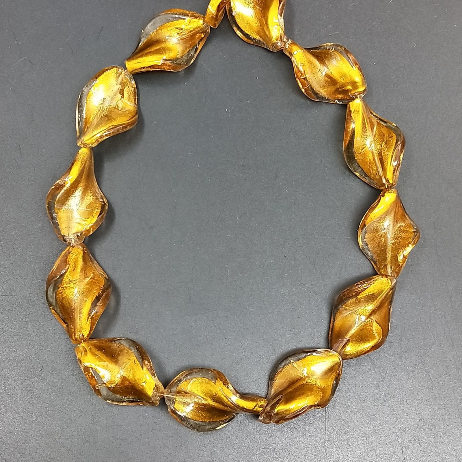 Perline in Vetro Stile Murano Twist Giallo Oro 29X19mm Liscio Foro Passante