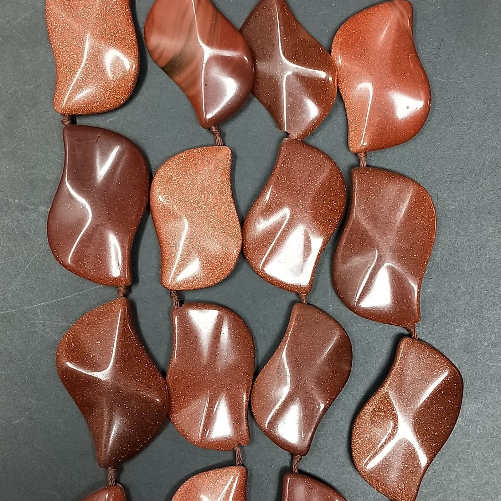 Pietra Di Sole Perline Forma Foglia Inciso Liscio Piatto Foro Passante 18X37mm
