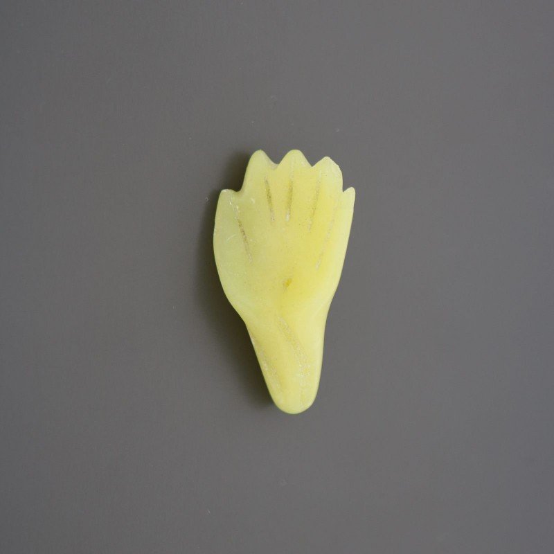 Pendente giada oliva forma mano 16x32 mm 1pz