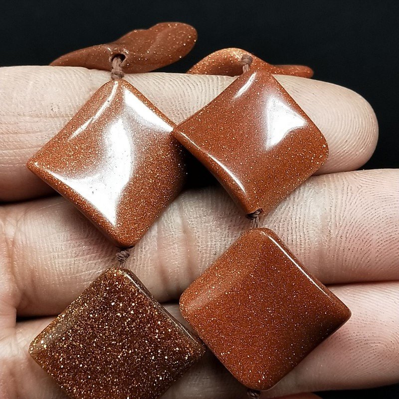 Pasta di Pietra Del Sole in Perline Forma Rombo Piatto Elicoidale Liscio Foro Diagonale 28mm