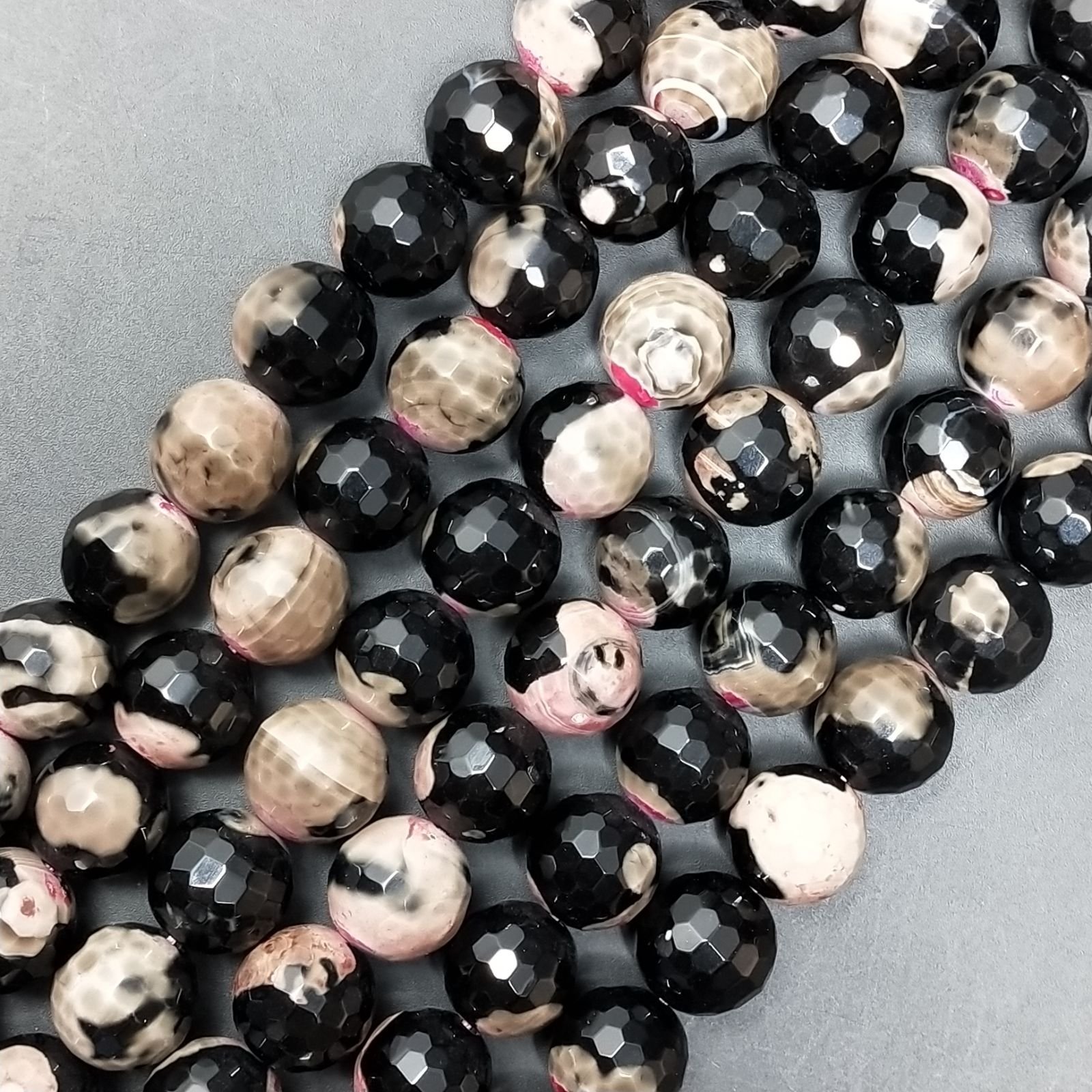 Agata Bicolore Nera Rossa Perline Forma Tondo Sfaccettato 12mm