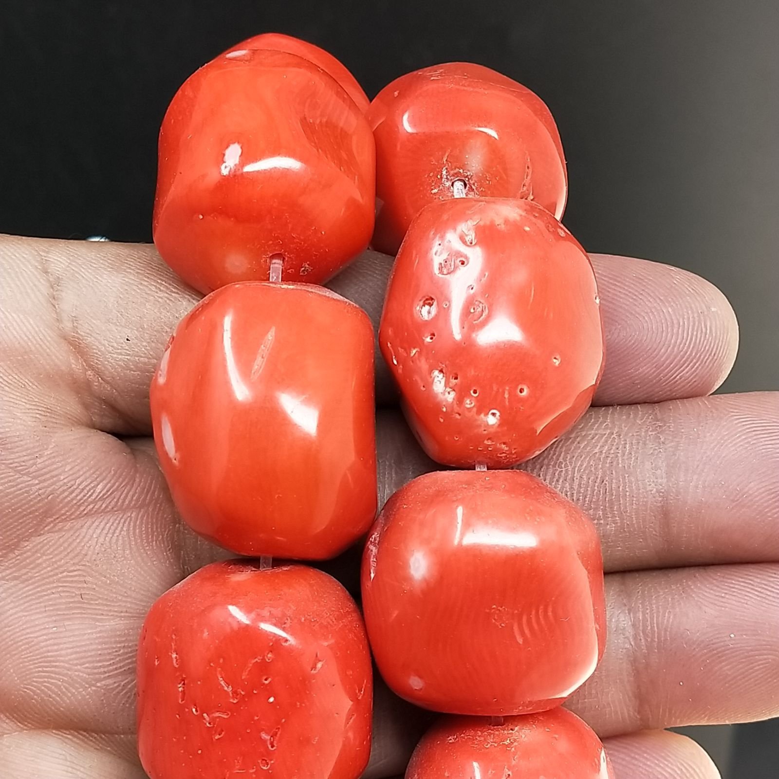 Corallo bamboo rosso arancio sassi irregolari lisci grandi