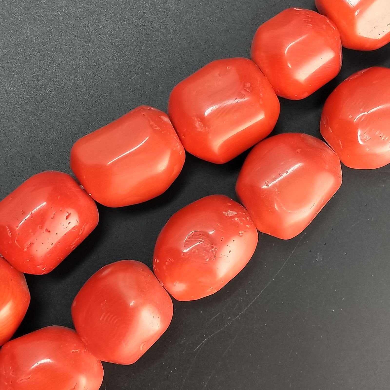 Corallo bamboo rosso arancio sassi irregolari lisci grandi