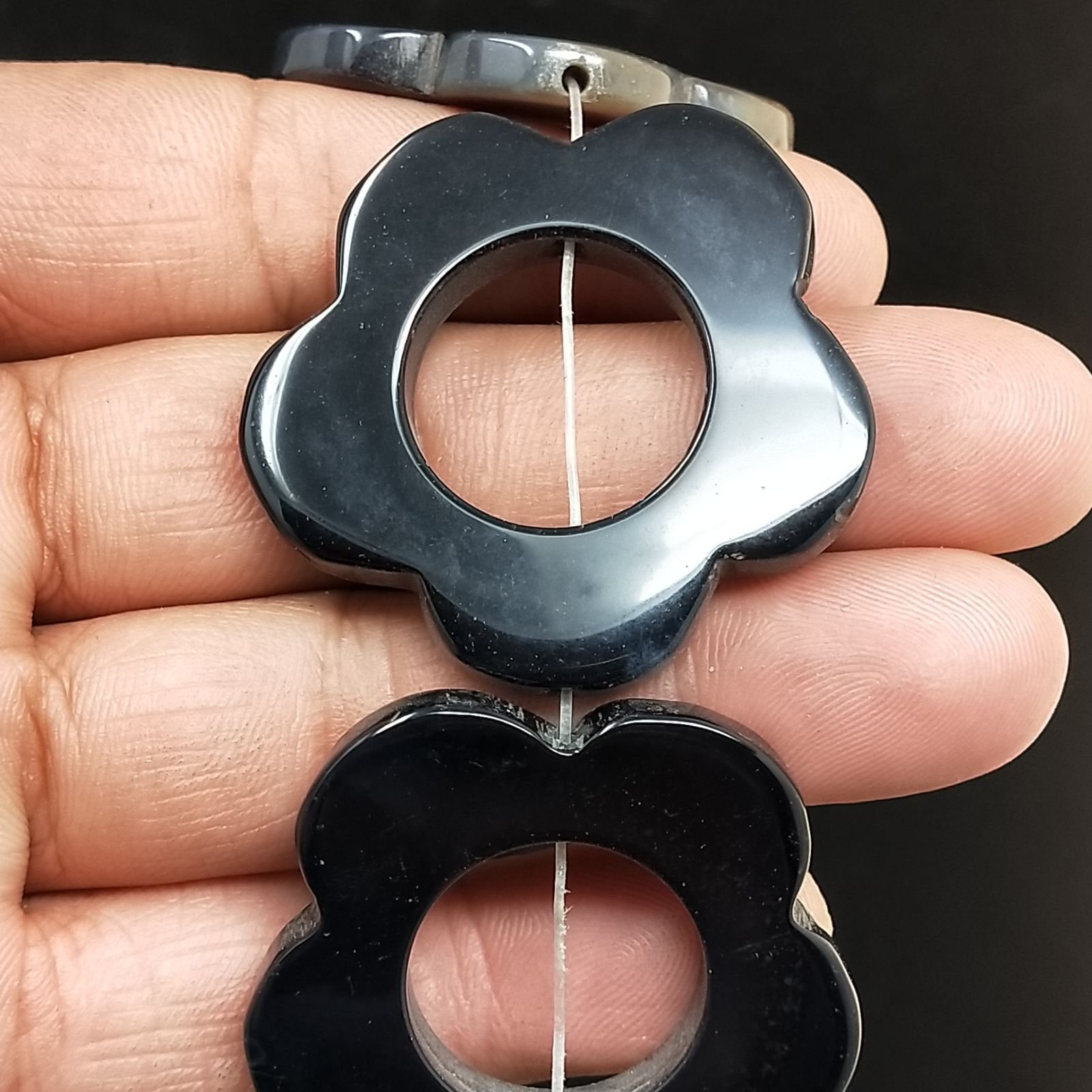 Agata Nera Perline Forma Cerchietto Liscio a Fiori 40X38mm