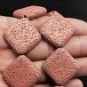 Pietra Lavica Rossa in Perline Forma Rombo Piatto Liscio Foro Diagonale 30mm