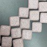 Pietra Lavica Viola in Perline Forma Rombo Piatto Liscio Foro Diagonale 32mm