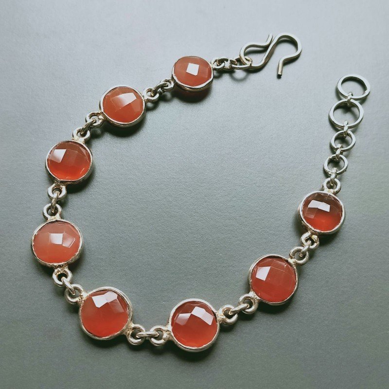 Bracciale Di Argento 925 con Corniola Briolette Taglio Tondo Sfaccettato Dorato Bracciale Di Argento 925 con Corniola Briolette Taglio Tondo Sfaccettato Dorato