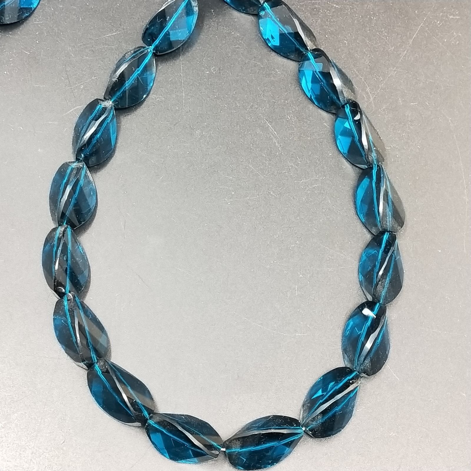 Cianite Idrotermale in Perline Forma Twist Sfaccettato Foro Passante 13X20mm