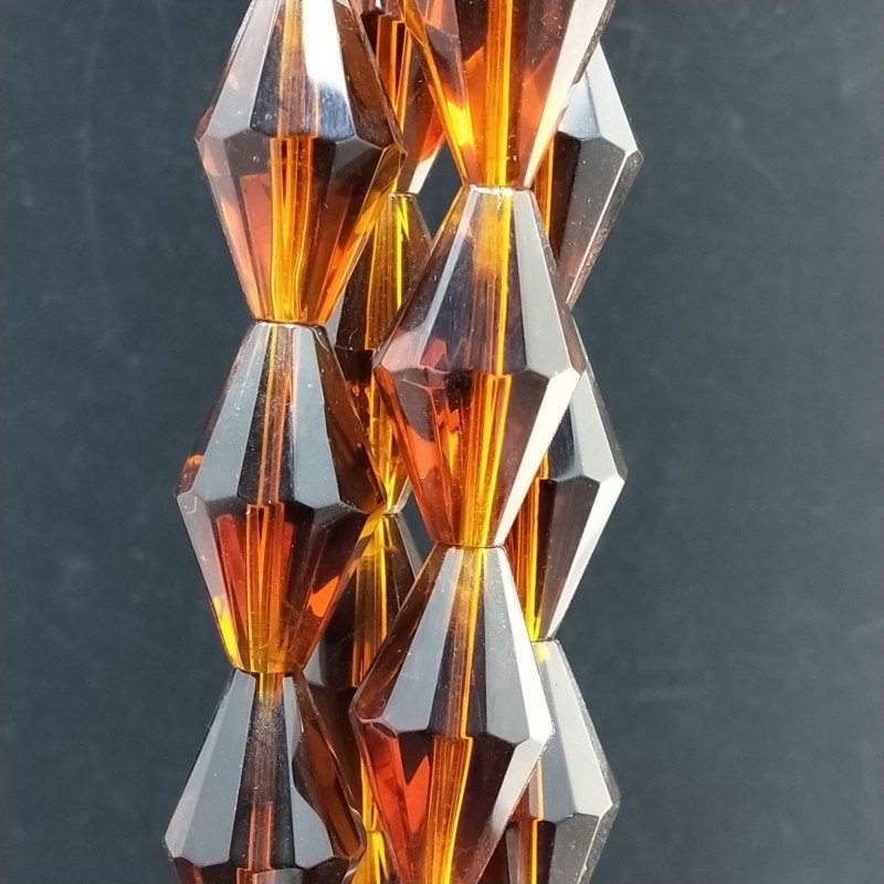 Cristallo Whisky in Perline Forma Rombo Sfaccettato Foro Passante 17X29mm Cristallo Whisky in Perline Forma Rombo Sfaccettato Foro Passante 17X29mm