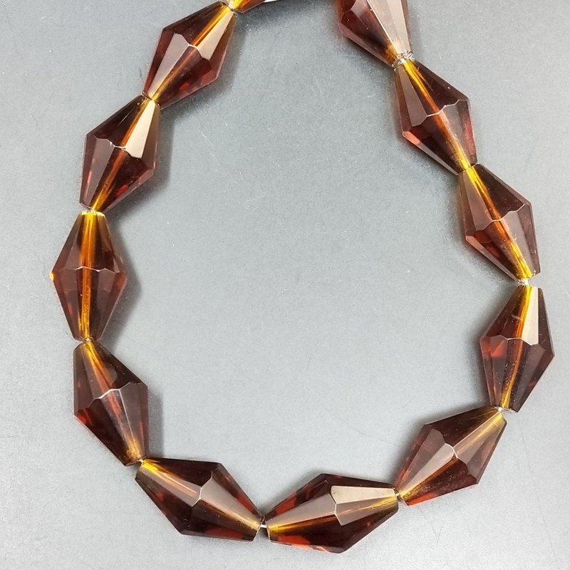 Cristallo Whisky in Perline Forma Rombo Sfaccettato Foro Passante 17X29mm Cristallo Whisky in Perline Forma Rombo Sfaccettato Foro Passante 17X29mm