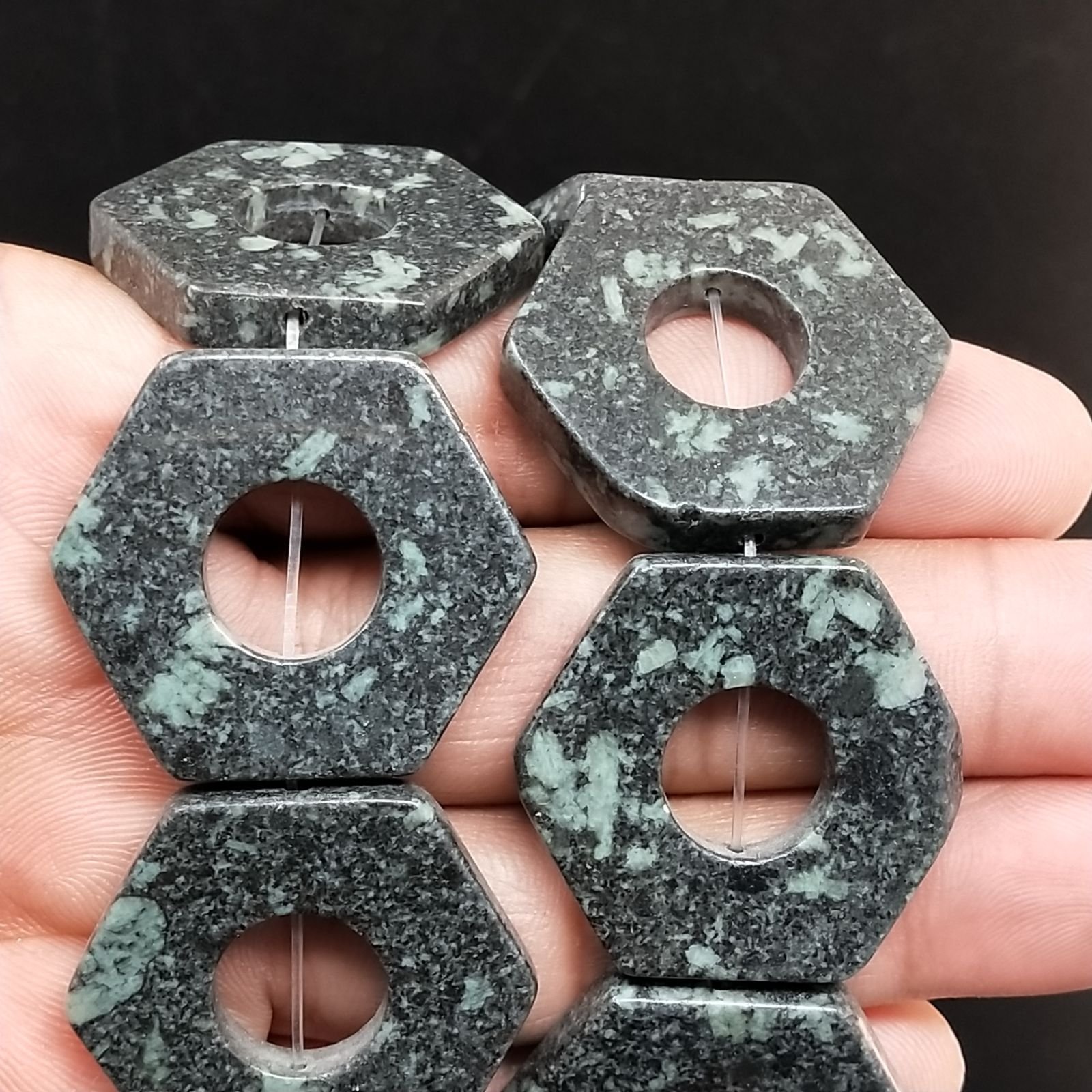 Ossidiana Verde Fioco di Neve Perline Forma Cerchio Esagonale Piatto Liscio 33X30mm