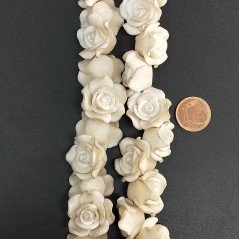 Resina Perline Bianco Forma Rosa Inciso Liscio Foro Passante 20mm