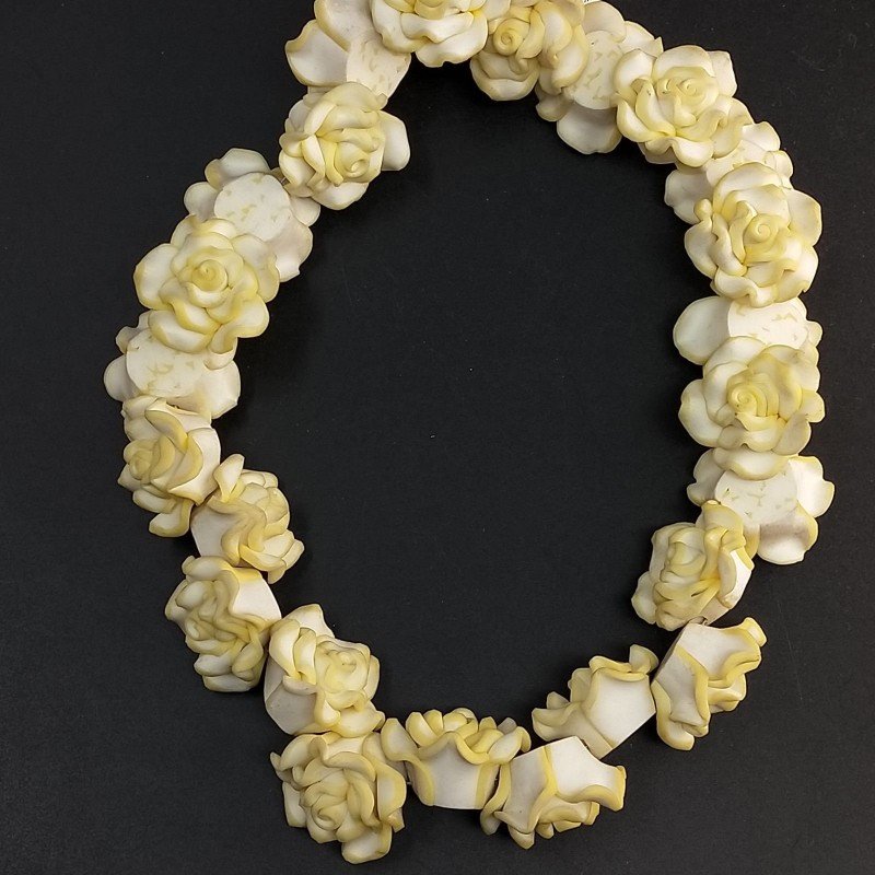 Resina Perline Bianco Giallo Forma Rosa Inciso Liscio Foro Passante 320mm