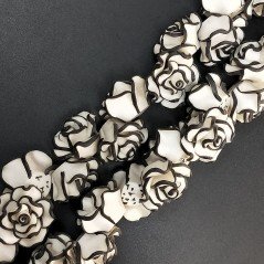 Resina Perline Bianco Nero Forma Rosa Inciso Liscio Foro Passante 21mm