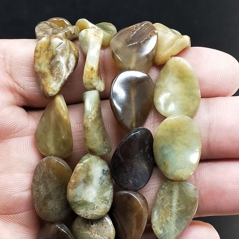 Giada Naturale in Perline Forma Ovale Elicoidale Liscio Foro Passante 13x17mm