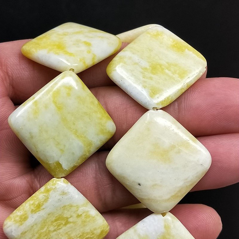 Giada Limone Naturale in Perline Forma Rombo Piatto Liscio Foro Diagonale 32mm