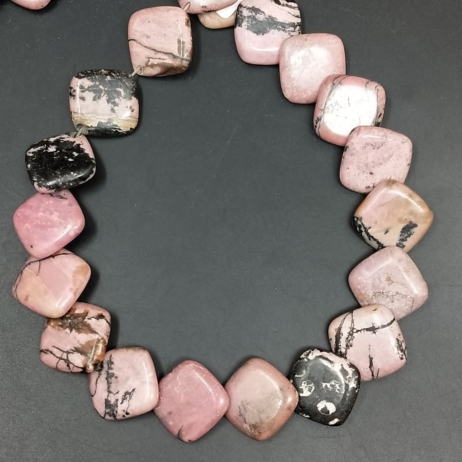 Rodonite Naturale in Perline Forma Rombo Piatto Liscio Foro Diagonale Sormontato 20mm