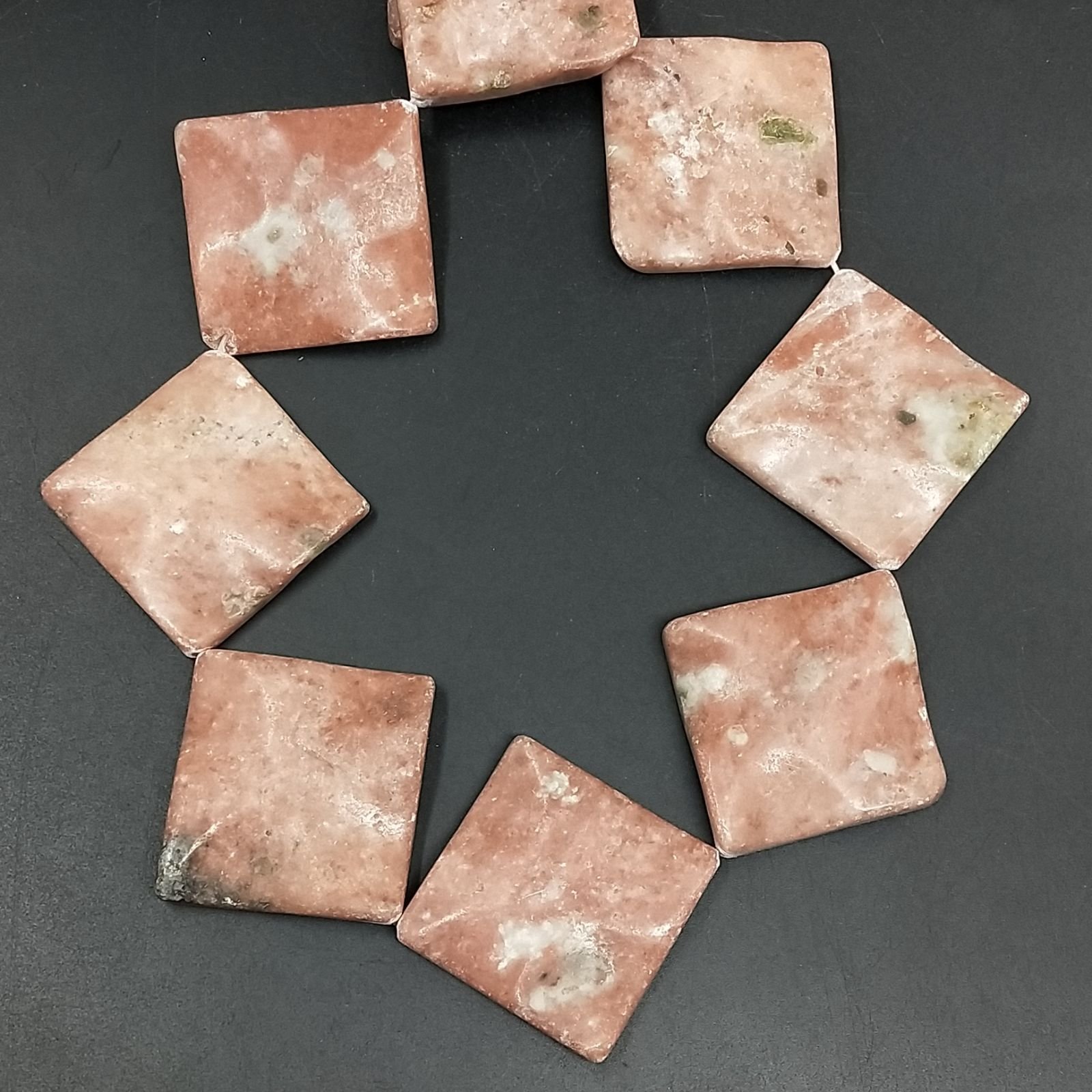 Rodonite Naturale in Perline Forma Rombo Piatto Liscio Lavorato Foro Diagonale 35mm