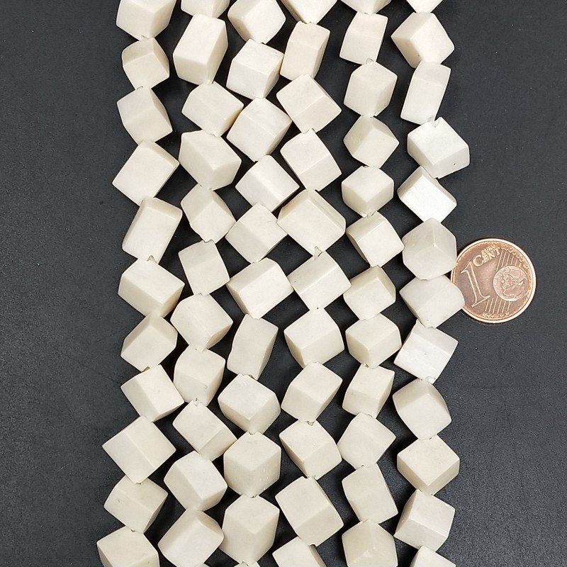 Osso Sintetico Perline Forma Cubetti Liscio Foro Diagonale 10mm