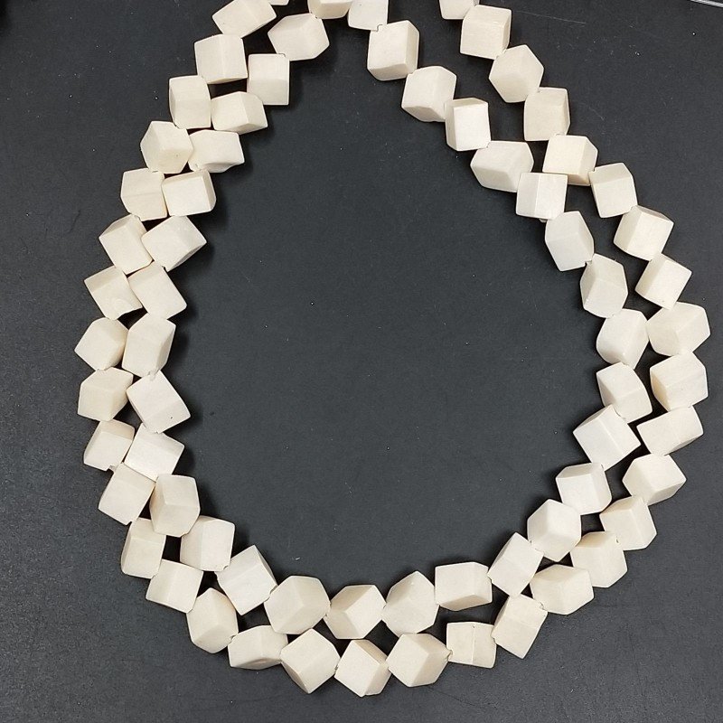 Osso Sintetico Perline Forma Cubetti Liscio Foro Diagonale 10mm