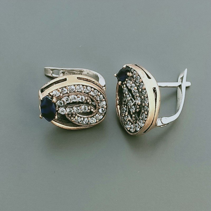 Orecchini Di Argento 925 con Radice di Zaffiro Sfaccettato con Zircone a Perno Chiuso Stile Etnico