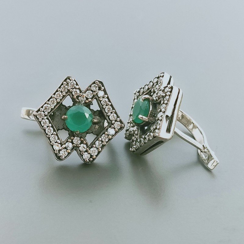 Orecchini Di Argento 925 con Radice di Smeraldo Sfaccettato con Zircone a Perno Chiuso Stile Etnico