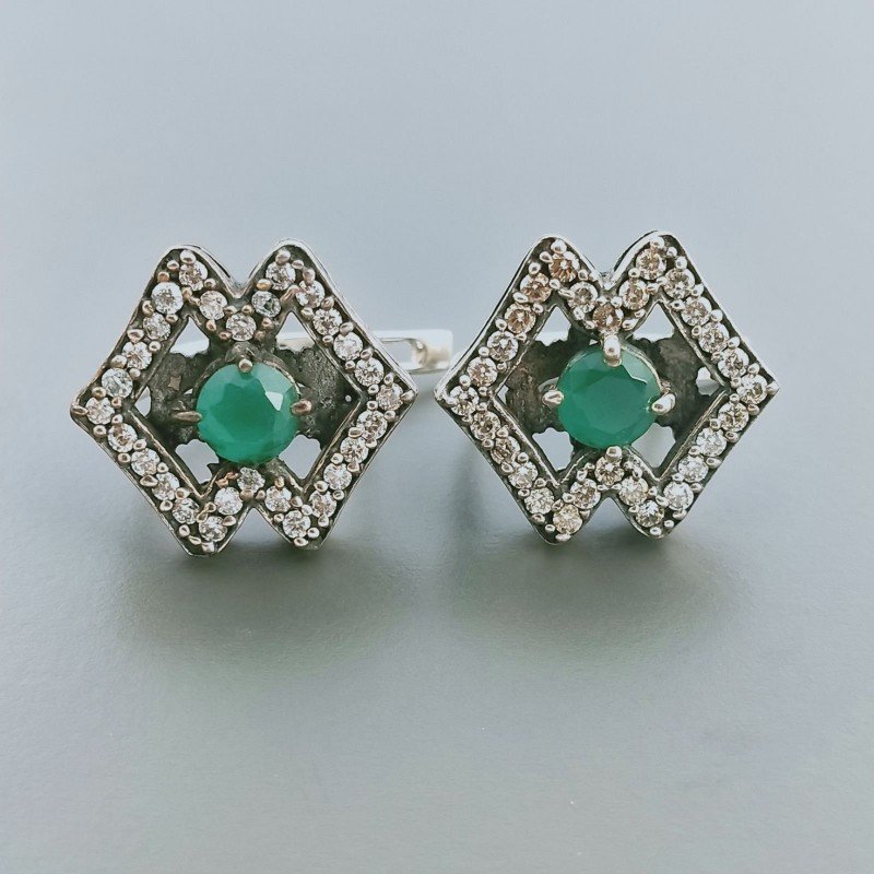 Orecchini Di Argento 925 con Radice di Smeraldo Sfaccettato con Zircone a Perno Chiuso Stile Etnico