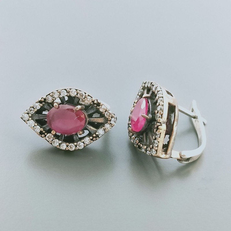 Orecchini Di Argento 925 con Radice di Rubino Sfaccettato con Zircone a Perno Chiuso Stile Etnico