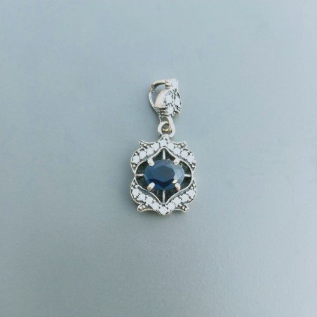 Ciondolo Di Argento 925 con Radice di Zaffiro Ovale e Zirconi Stile Etnico