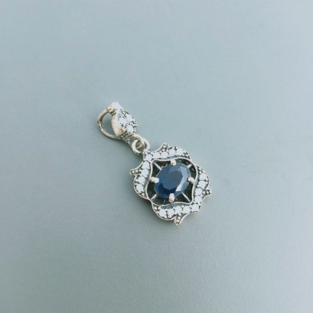 Ciondolo Di Argento 925 con Radice di Zaffiro Ovale e Zirconi Stile Etnico