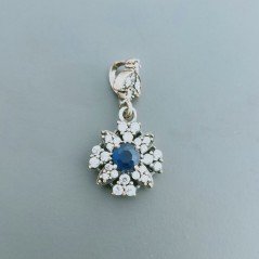 Ciondolo Di Argento 925 con Radice di Zaffiro Tondo e Zirconi Stile Etnico