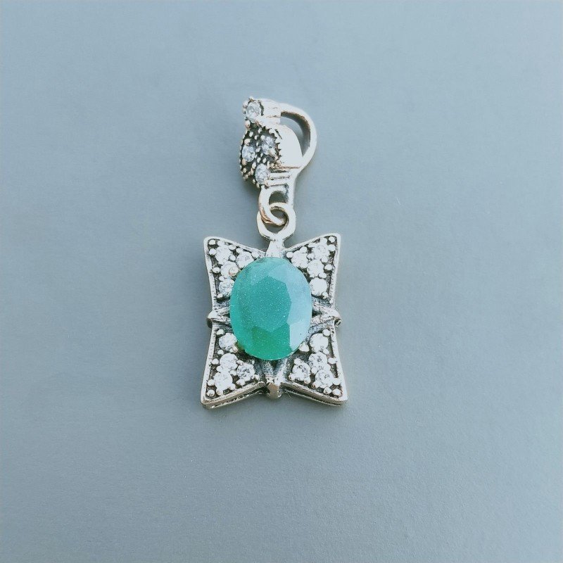 Ciondolo Di Argento 925 con Radice di Smeraldo Ovale e Zirconi Stile Etnico
