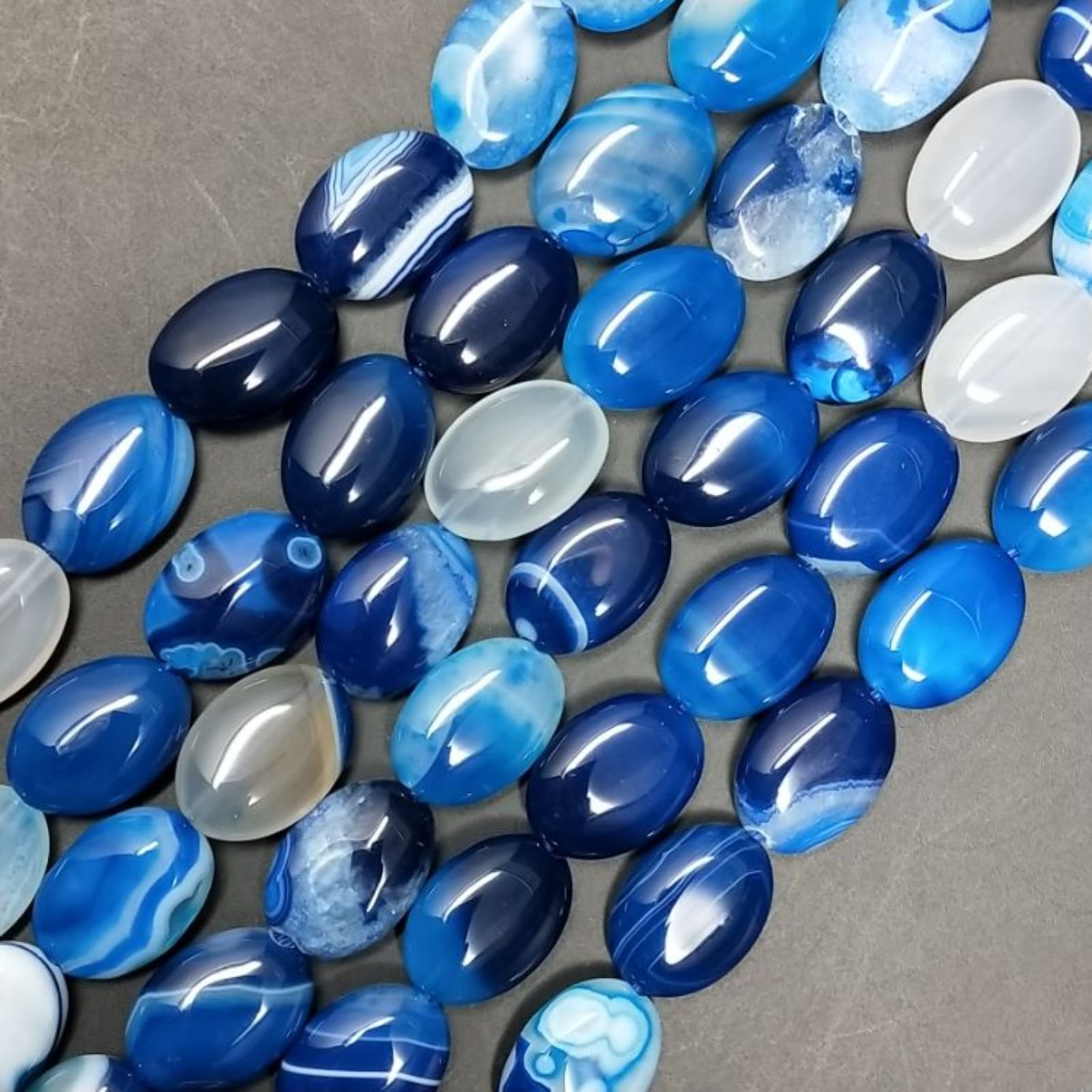 Agata Brasiliana Blu Striata in Perline Forma Ovale Piatto Liscio Foro Passante 13x18mm