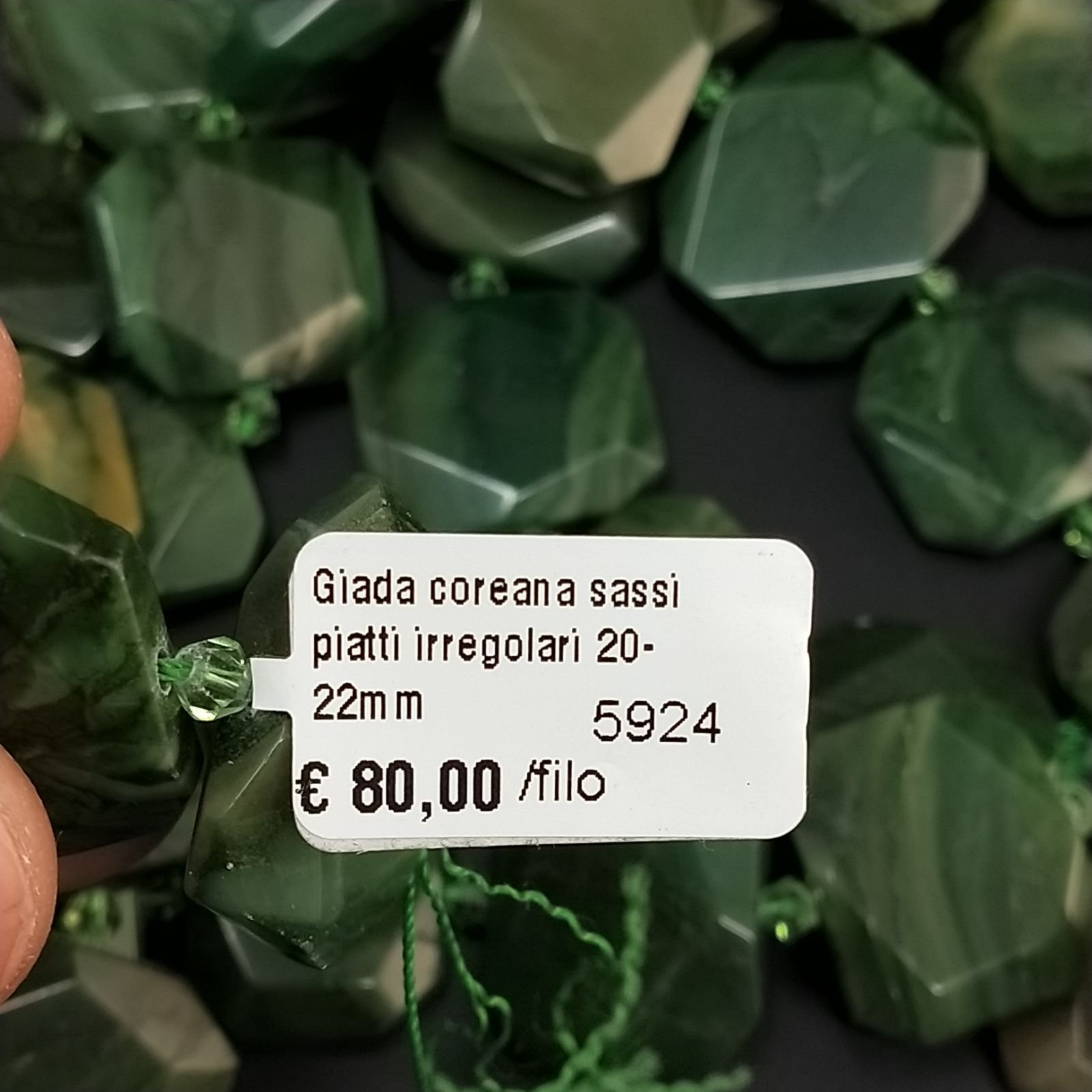 Giada coreana sassi piatti irregolari 20-22mm