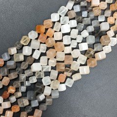 Pietra Di Luna Multi Naturale Perline Forma Cubetti con Foro Diagonale Sfaccettato a Mano