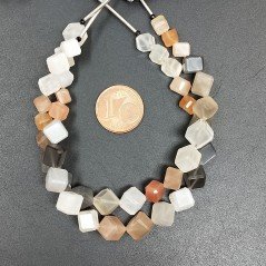 Pietra Di Luna Multi Naturale Perline Forma Cubetti con Foro Diagonale Sfaccettato a Mano