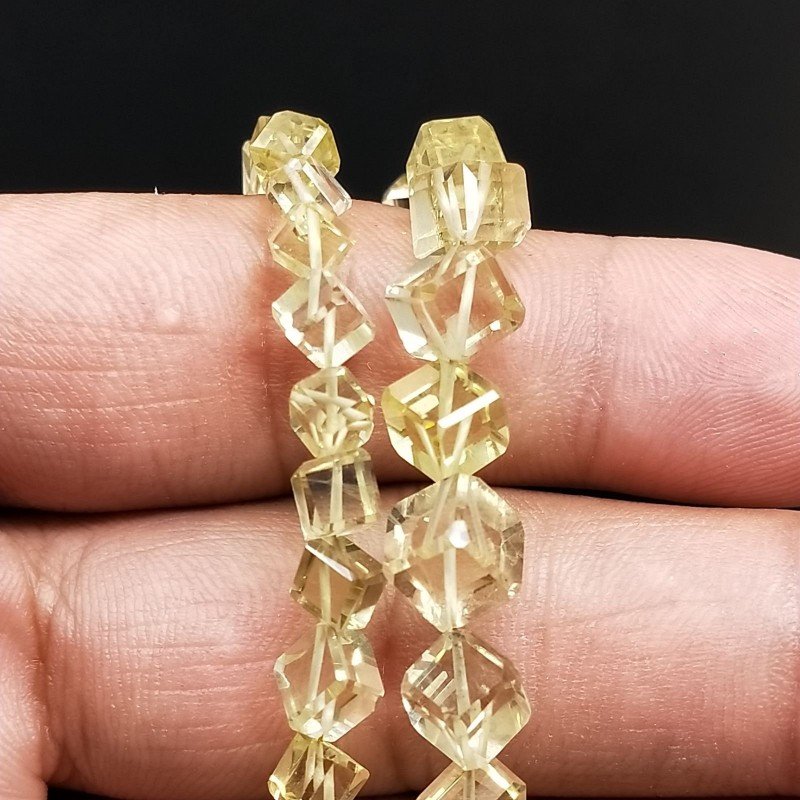 Quarzo Limone Naturale Perline Forma Cubetti con Foro Diagonale Sfaccettato a Mano