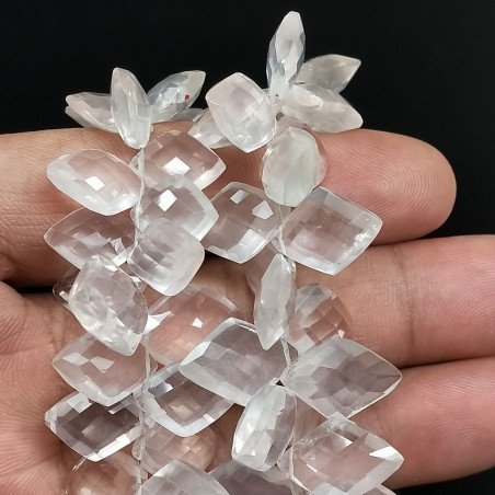 Quarzo Rosa Naturale in Perline Forma Rombo Sfaccettato a Mano Foro Laterale